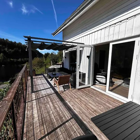 Idyllic House - 4 & 2 Glamping Tents Available Holiday home *