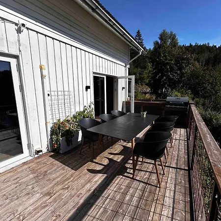 Idyllic House - 4 & 2 Glamping Tents Available * Porsgrunn
