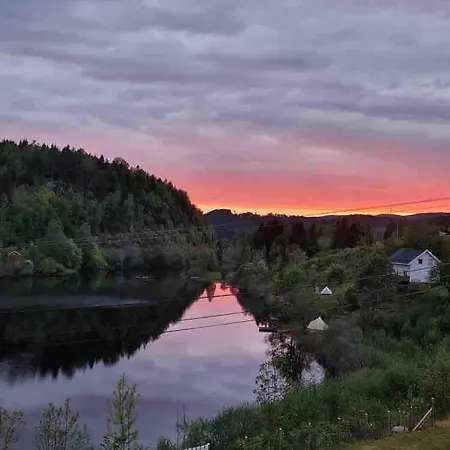 Idyllic House - 4 & 2 Glamping Tents Available Porsgrunn