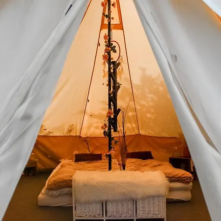 Idyllic House - 4 & 2 Glamping Tents Available