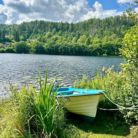 Casa de Férias Idyllic House - 4 & 5 M Glamping Tent - Boat & Sup