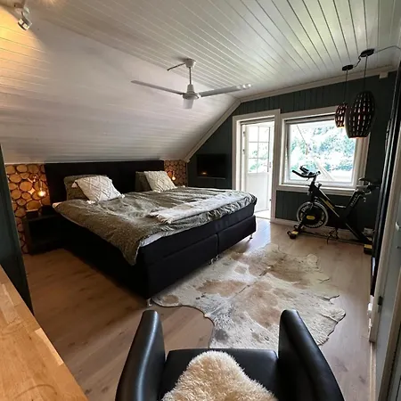 Casa de Férias Idyllic House - 4 & 5 M Glamping Tent - Boat & Sup *