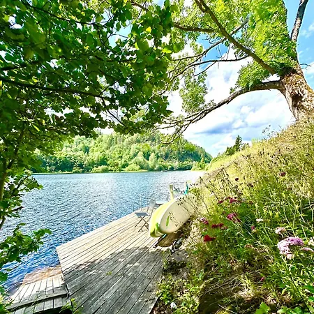Casa de Férias Idyllic House - 4 & 5 M Glamping Tent - Boat & Sup